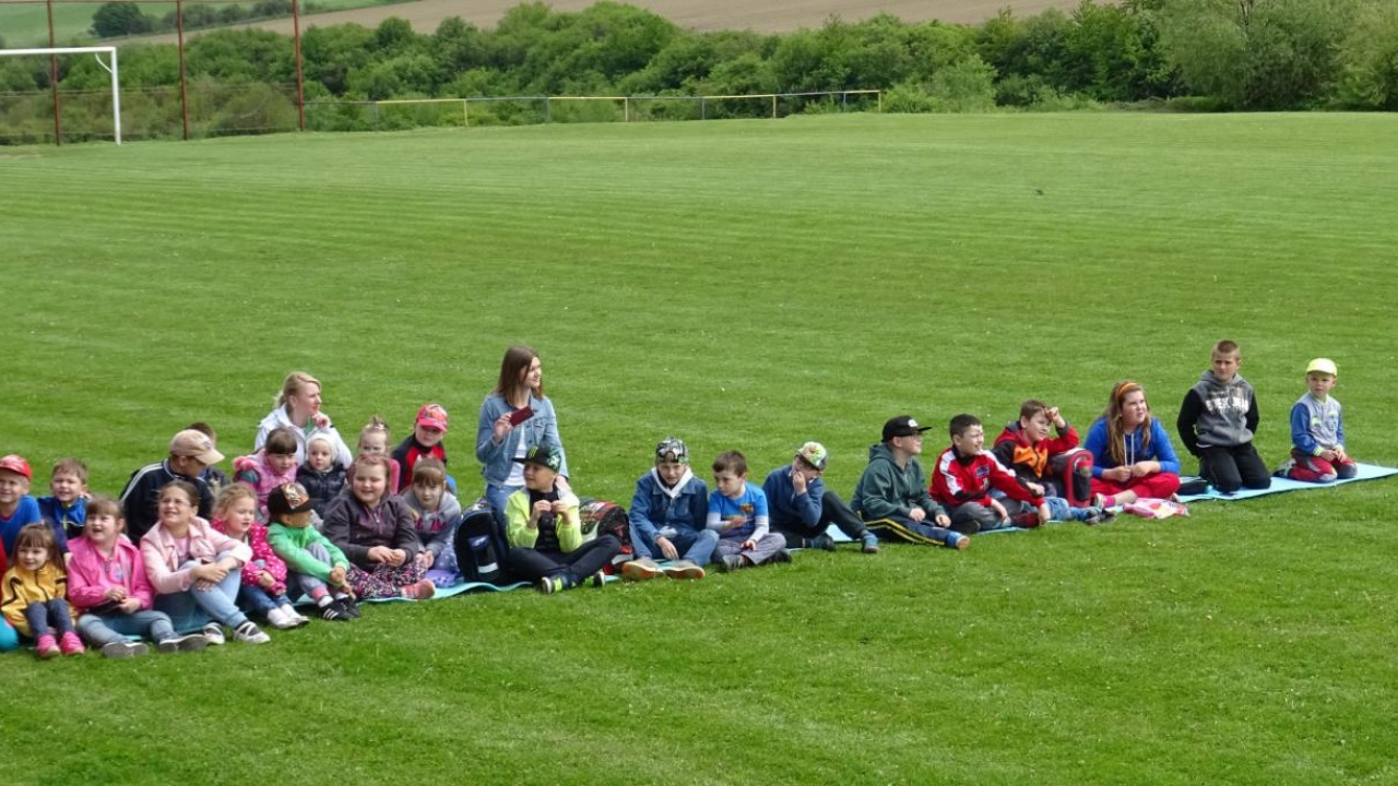 Fotografia fotogalérie Sokoliari medzi deťmi