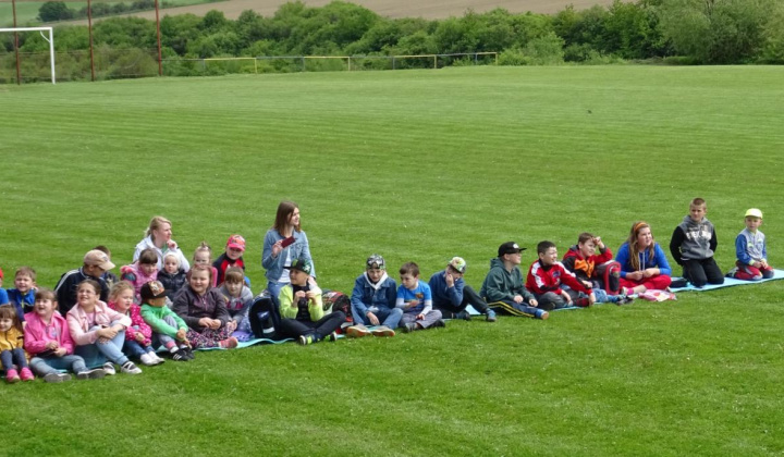 1. fotografia fotogalérie Sokoliari medzi deťmi